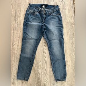Torrid 3button 14 R skinny jeans!!